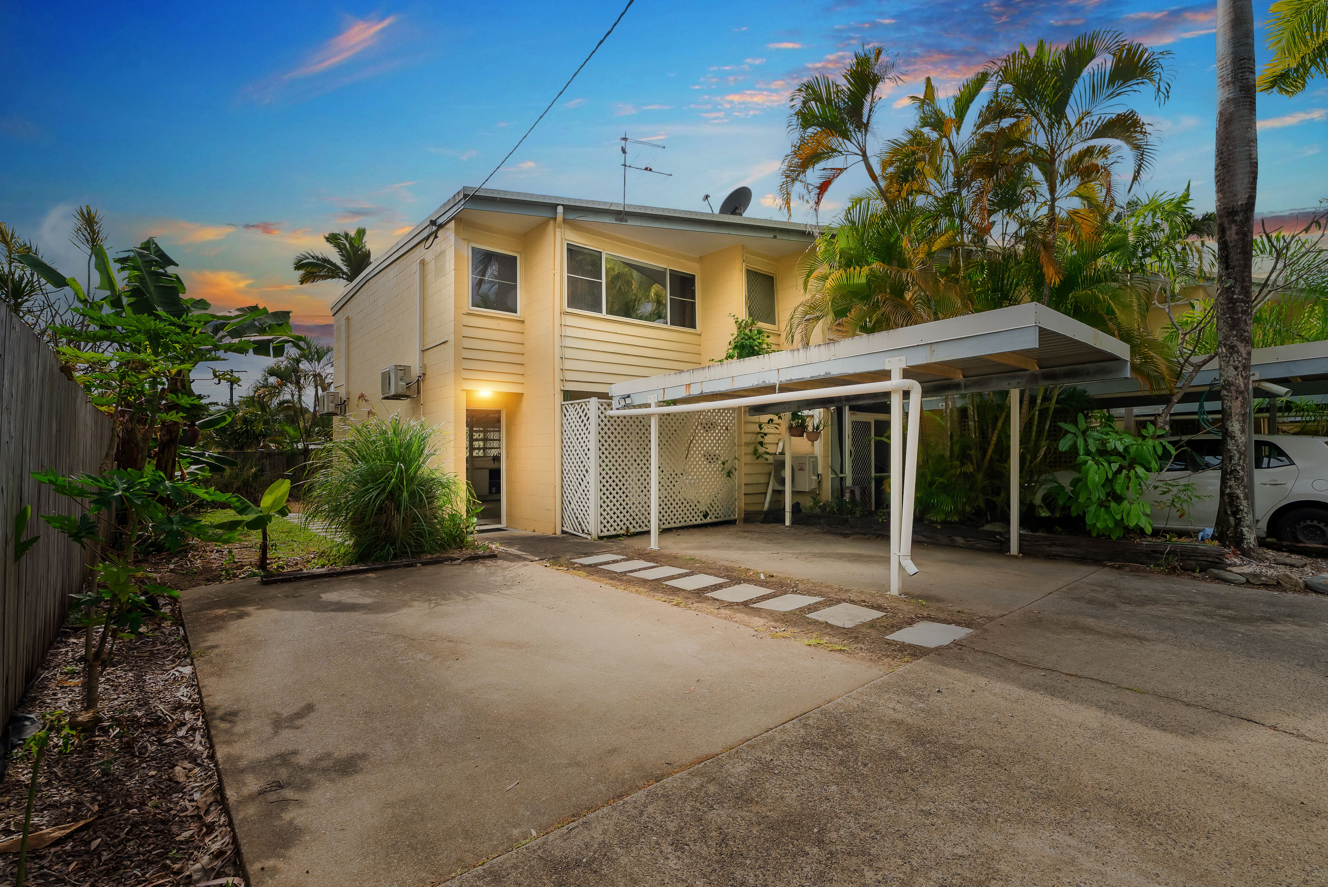 1/30-32 Mimosa Street, Holloways Beach - Image 1