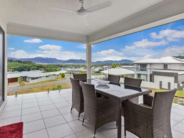 10 Luderick St