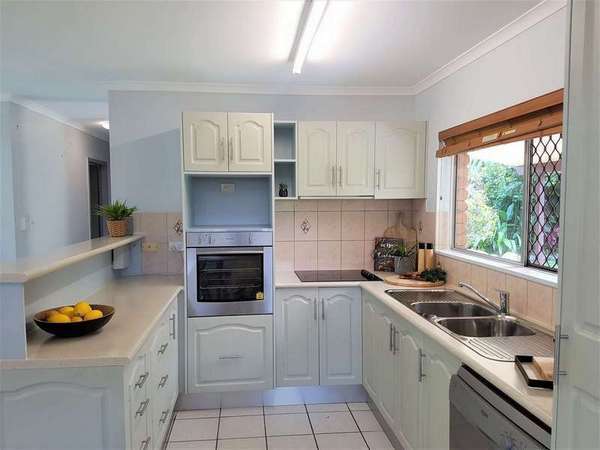 24 Stirling St, Whitfield - Thumbnail 7
