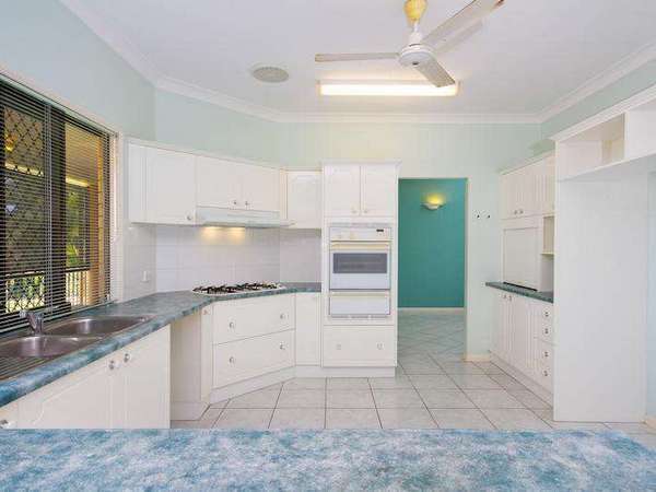 24 Minerva St, Mooroobool - Thumbnail 8