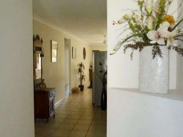 6 Chesterfield Close, Brinsmead - Thumbnail 4