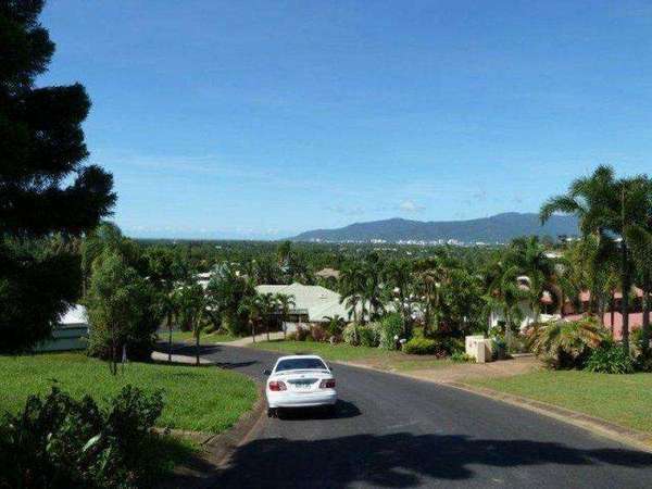 9 Strutton Place, Mooroobool - Thumbnail 3