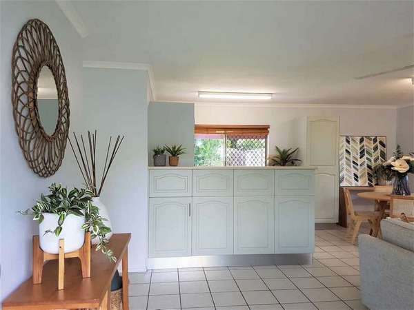 24 Stirling St, Whitfield - Thumbnail 3