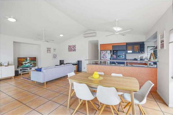 9 Leafwing Close, Mount Sheridan - Thumbnail 2