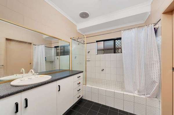42 Golden Grove Drive, Bentley Park - Thumbnail 4