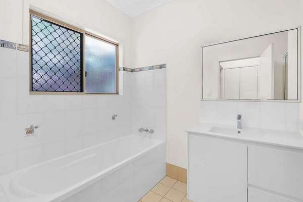 81 Callum Street, Mooroobool - Thumbnail 8