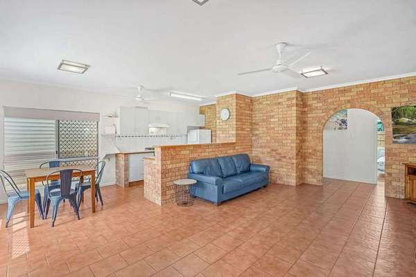 17 Balmoral Close, Mount Sheridan - Thumbnail 3