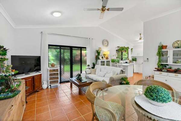 3 Treetop Drive, Mount Sheridan - Thumbnail 8