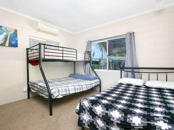 48 Oleander Street, Holloways Beach - Thumbnail 6