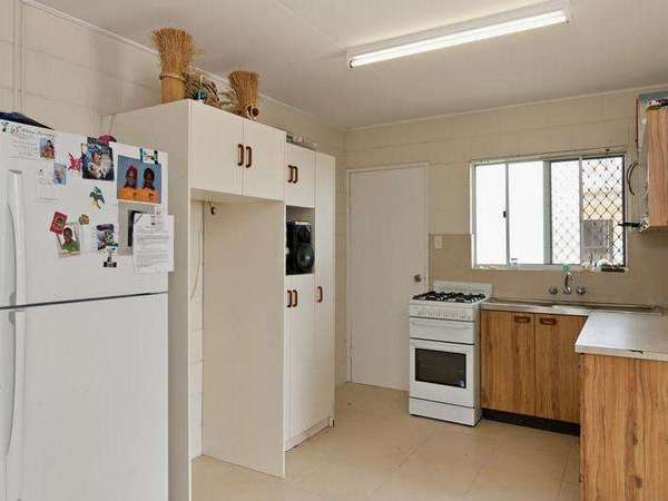 46 Dalton Street, Westcourt - Thumbnail 3
