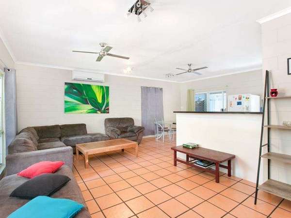 48 Oleander Street, Holloways Beach - Thumbnail 2