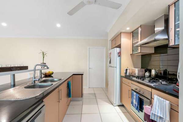 1 McEachan Street, Edmonton - Thumbnail 2