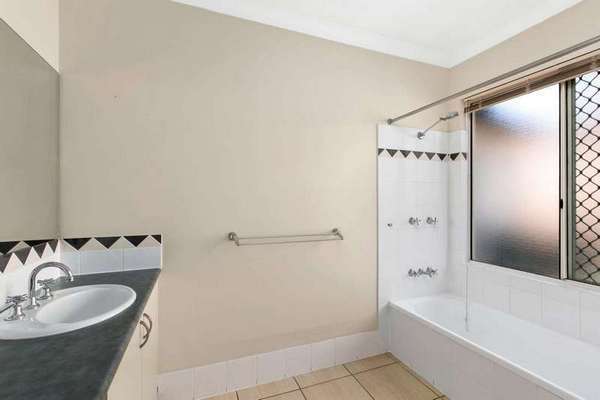 10 Bromley Close, Mount Sheridan - Thumbnail 6