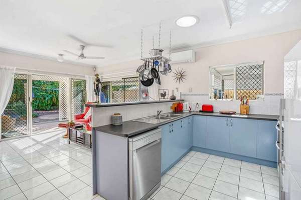 8 Staten Close, Mount Sheridan - Thumbnail 3