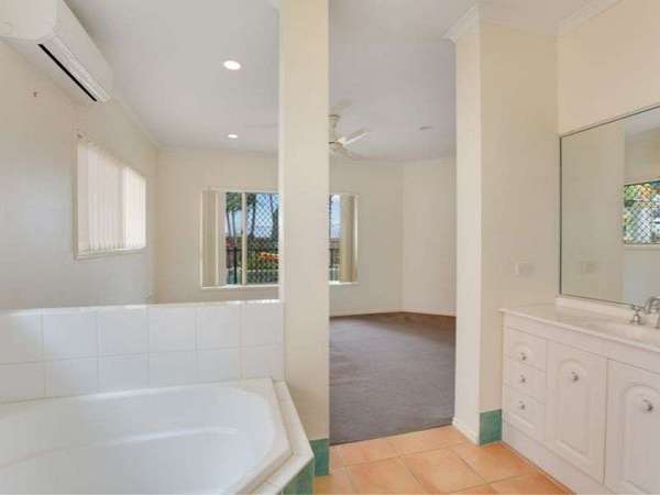 18 Noble Close, Edmonton - Thumbnail 8