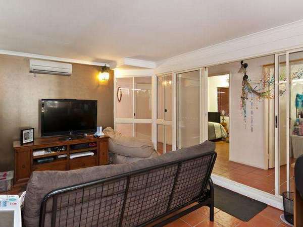10 Candlenut Close, Mount Sheridan - Thumbnail 4