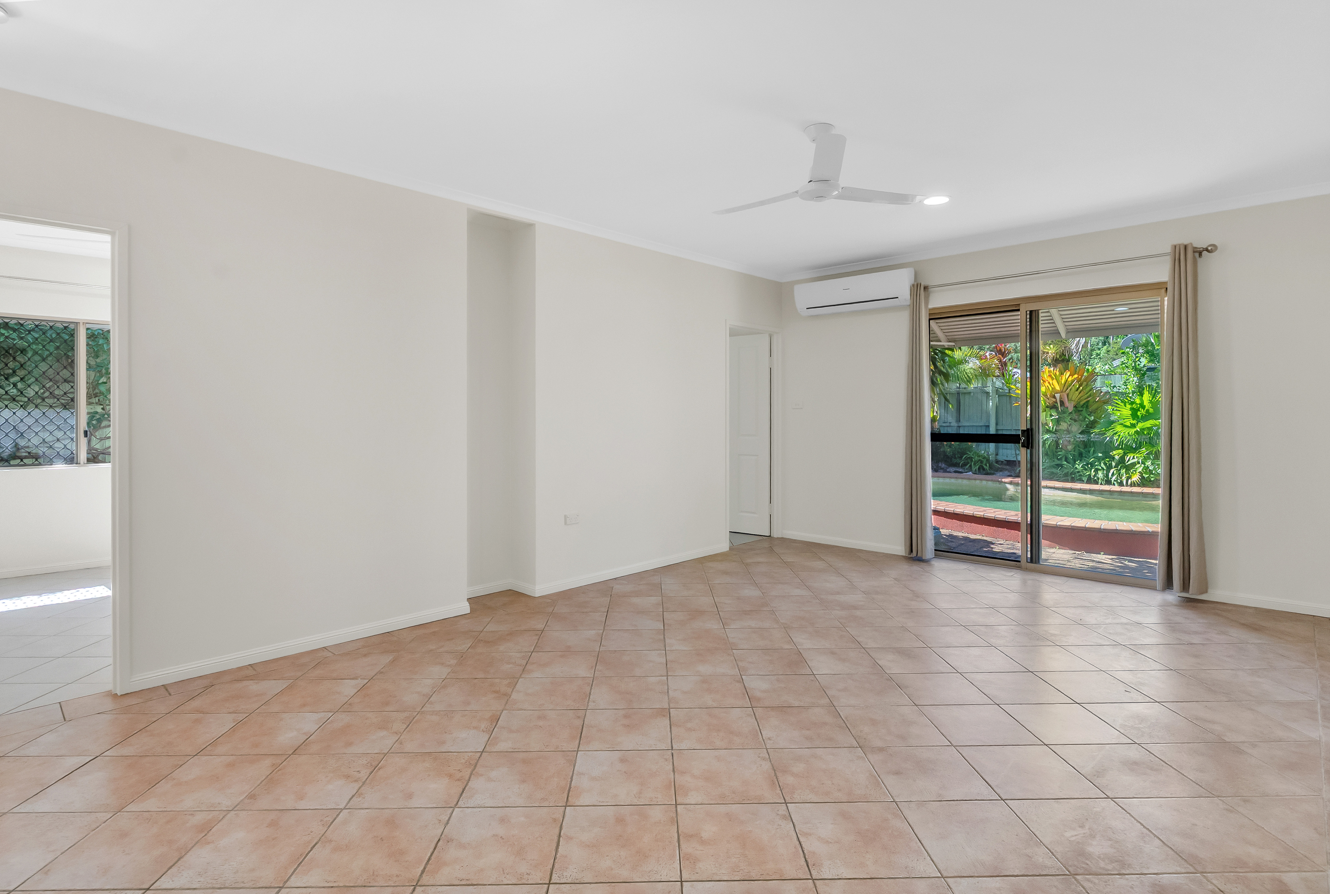 16 Foxtail Street, Mount Sheridan - Thumbnail 6