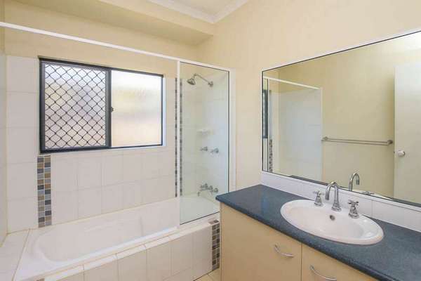 185 Timberlea Drive, Bentley Park - Thumbnail 7