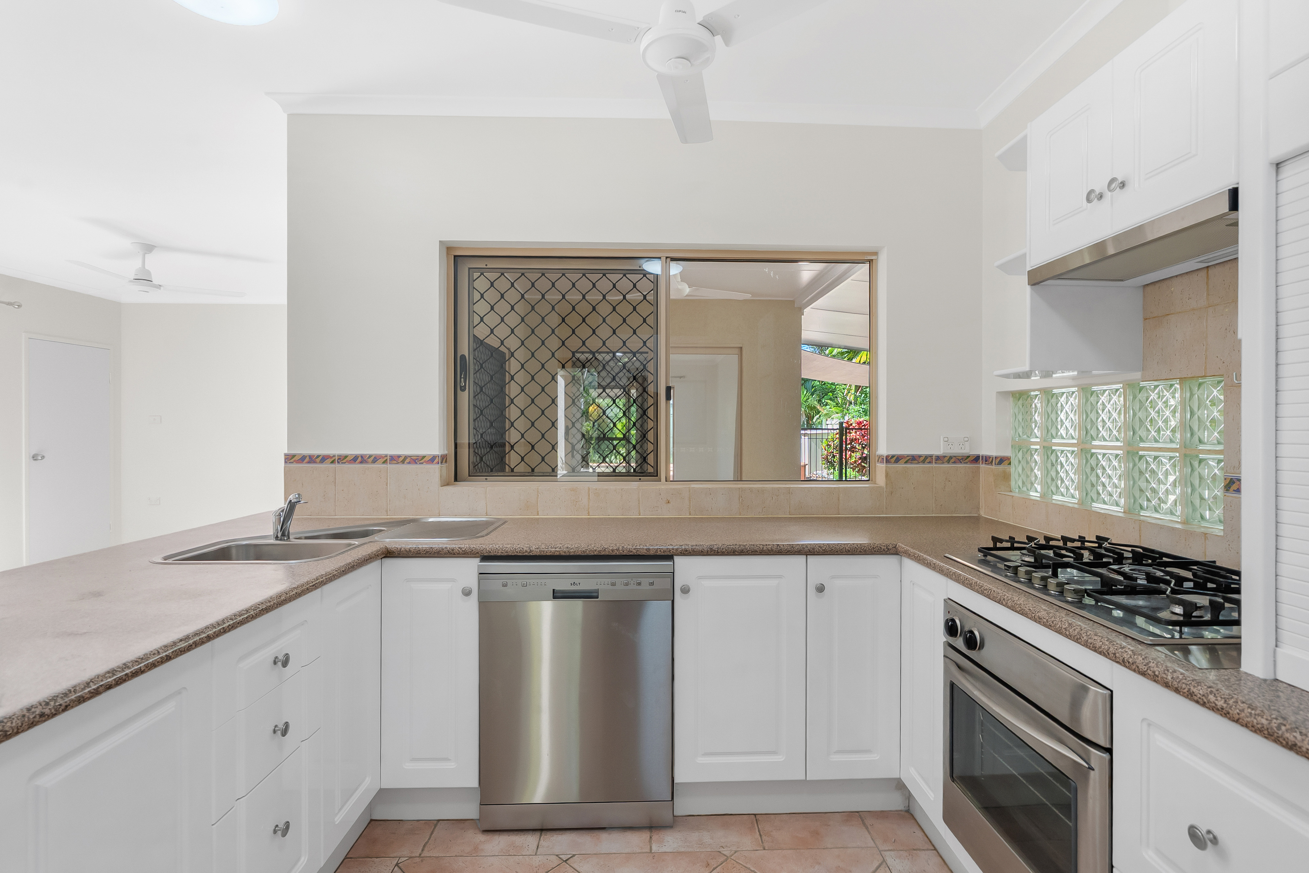 16 Foxtail Street, Mount Sheridan - Thumbnail 2