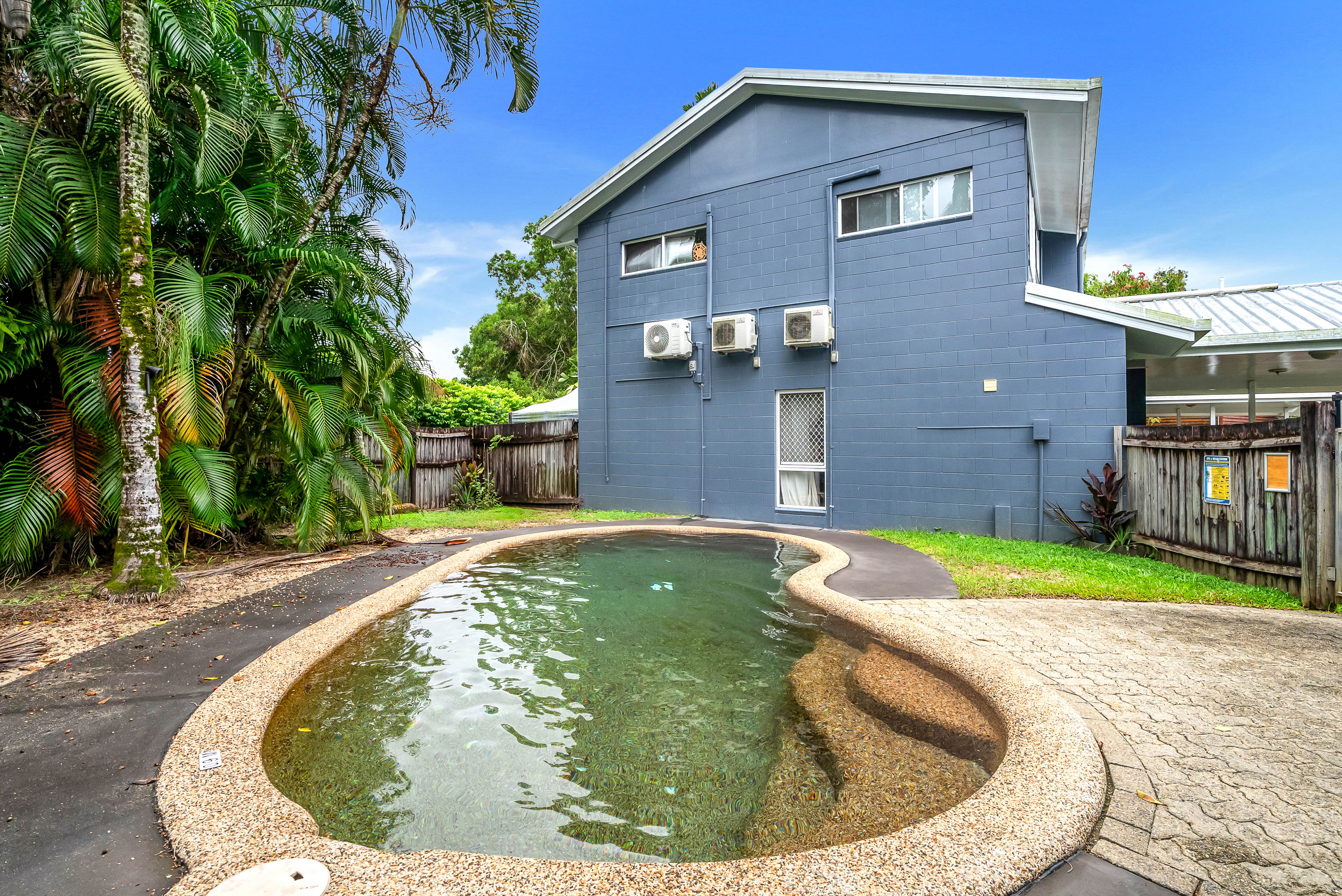 1/4 Atlantic Close, White Rock - Thumbnail 4