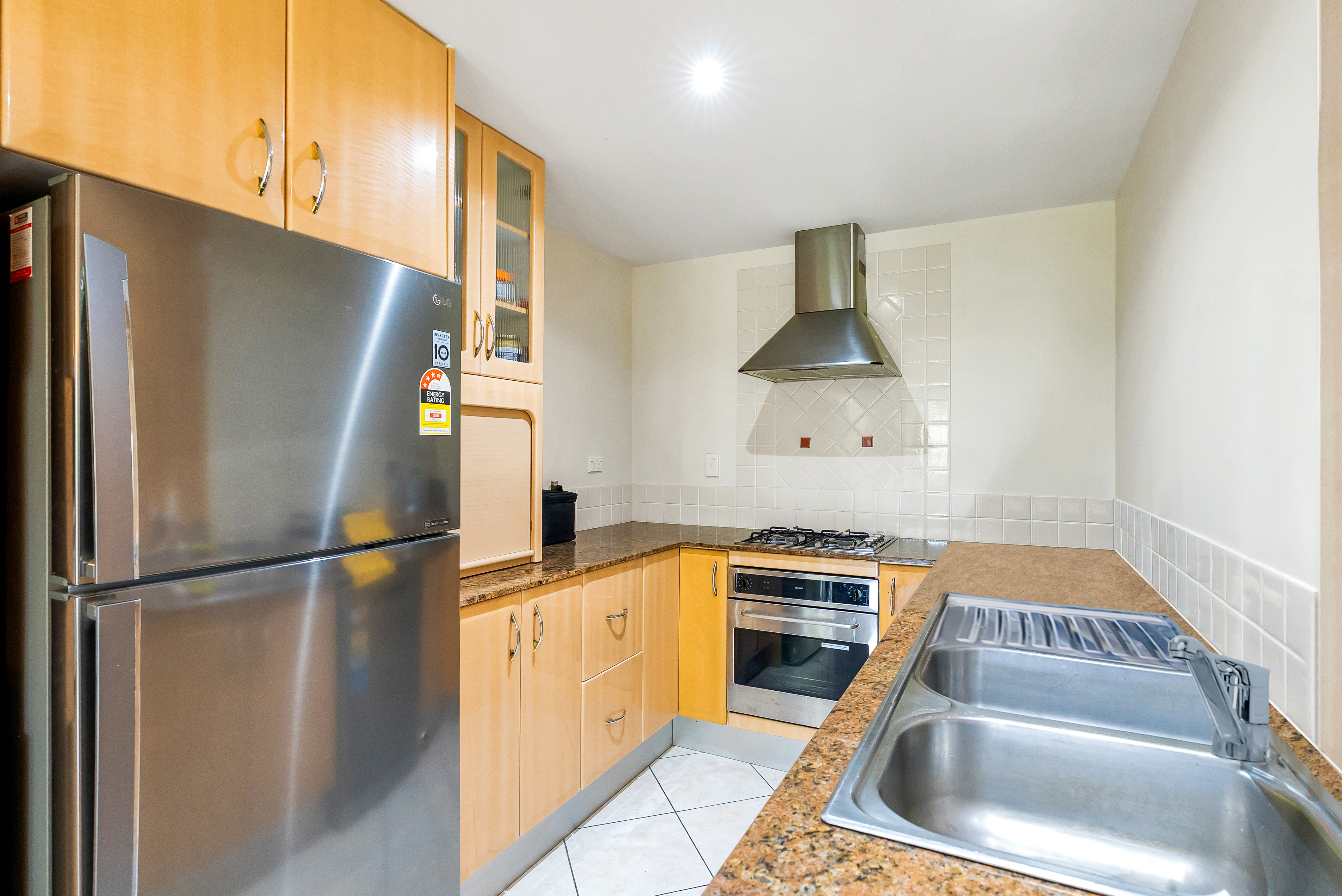 808/2-10 Greenslopes Street, Cairns North - Thumbnail 2