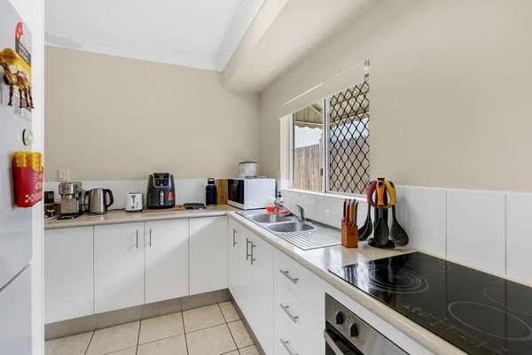 3/12 Ingham Court, Mooroobool - Thumbnail 2