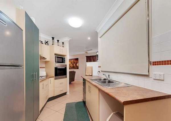 24 Goldberg Close, White Rock - Thumbnail 2
