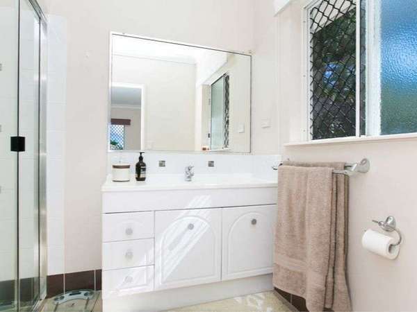 6 Rosella Close, Mount Sheridan - Thumbnail 8