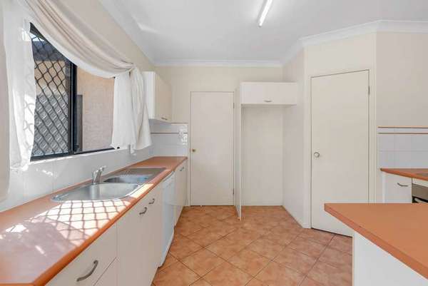 11 Bromley Close, Mount Sheridan - Thumbnail 3
