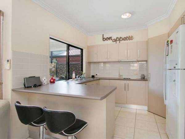 6 Redheart Close, Mount Sheridan - Thumbnail 2