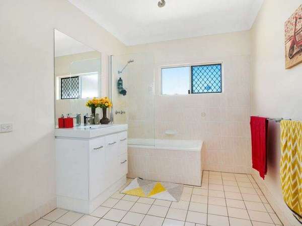 14 Laurel Avenue, Mount Sheridan - Thumbnail 6