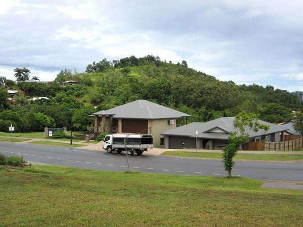 1621 Treetop Drive, Mount Sheridan - Thumbnail 3