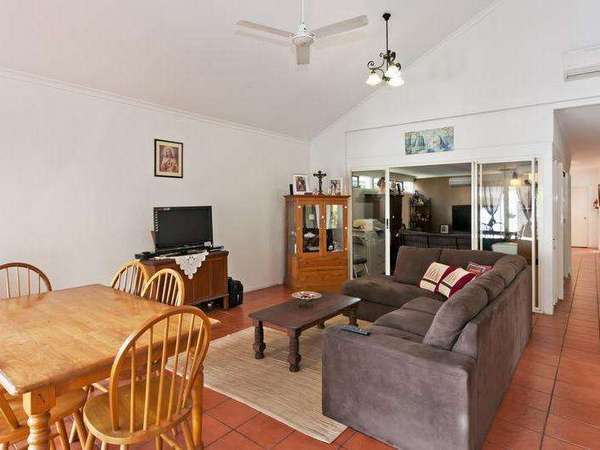 10 Candlenut Close, Mount Sheridan - Thumbnail 5