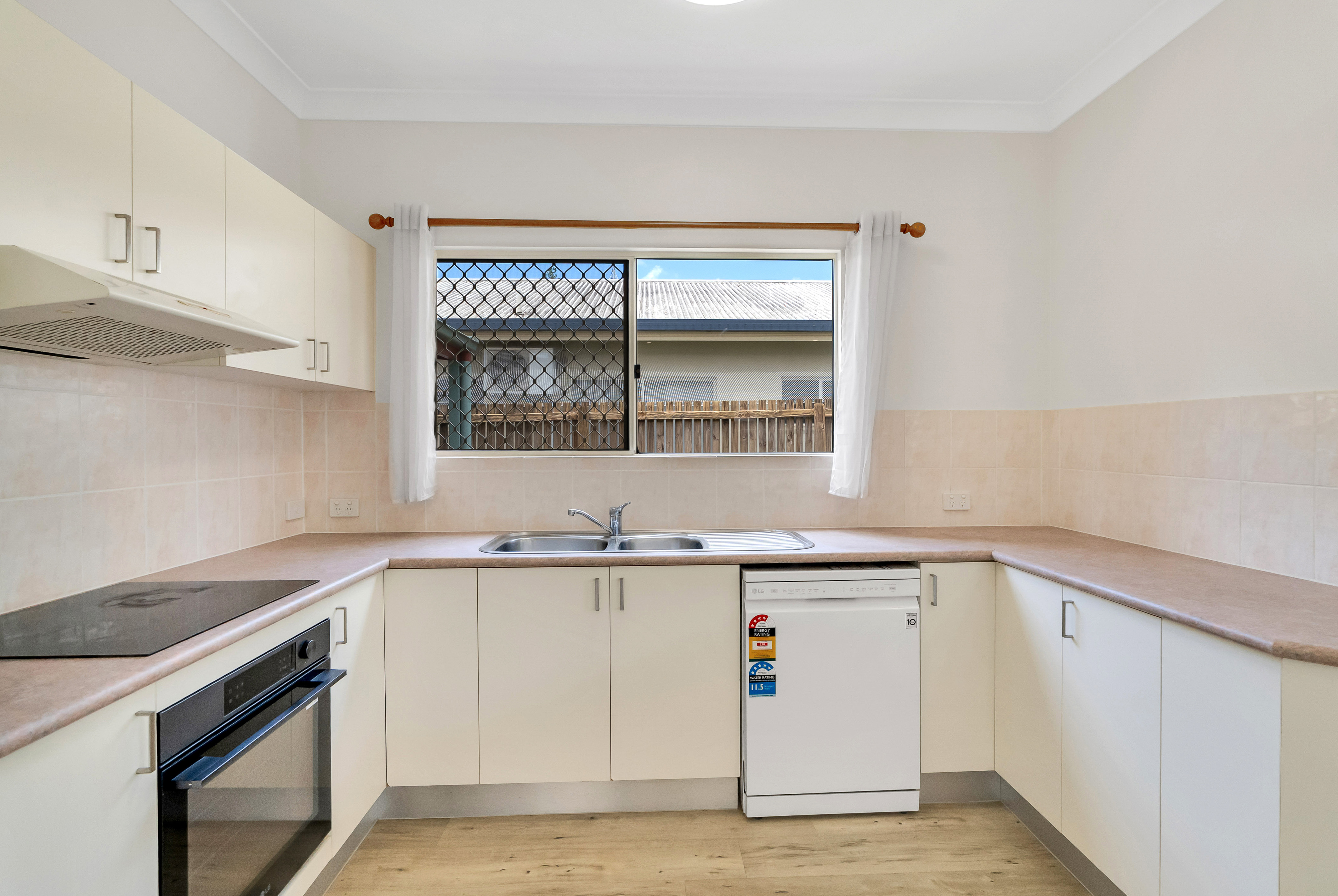 45 Amazon Close, Mount Sheridan - Thumbnail 4