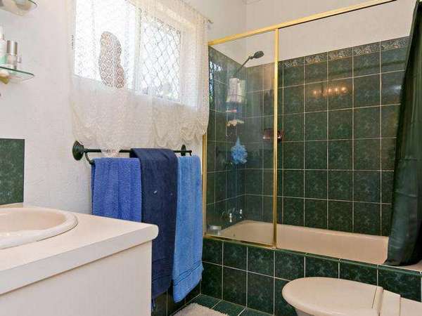10 Candlenut Close, Mount Sheridan - Thumbnail 7