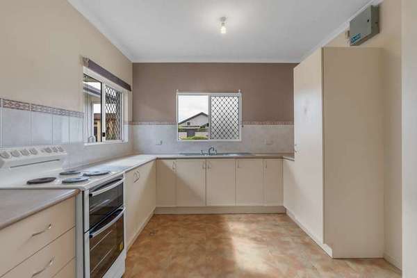 58 Silky Oak Court, Mooroobool - Thumbnail 3