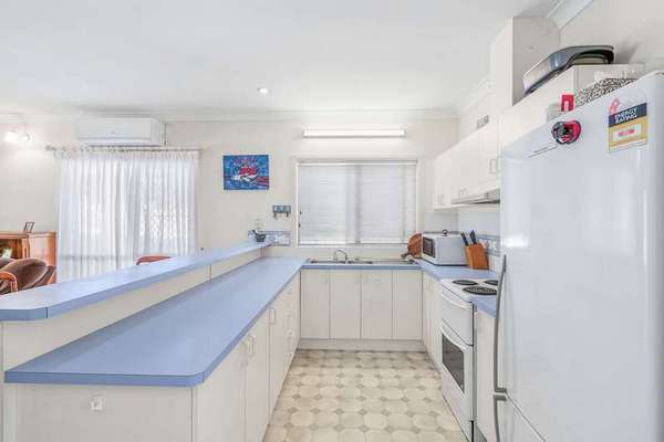 11 Myrtle Close, Mount Sheridan - Thumbnail 2
