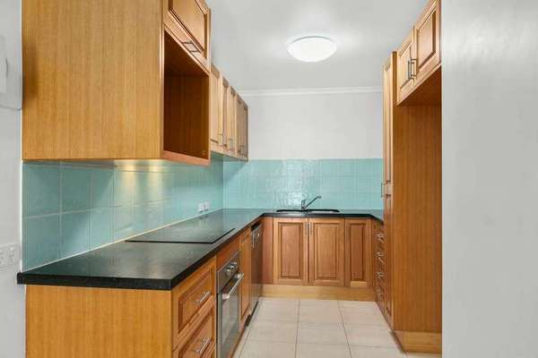 2/164-172 Spence Street, Bungalow - Thumbnail 2