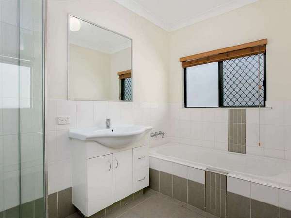 27 Coolamon Terrace, Mount Sheridan - Thumbnail 6