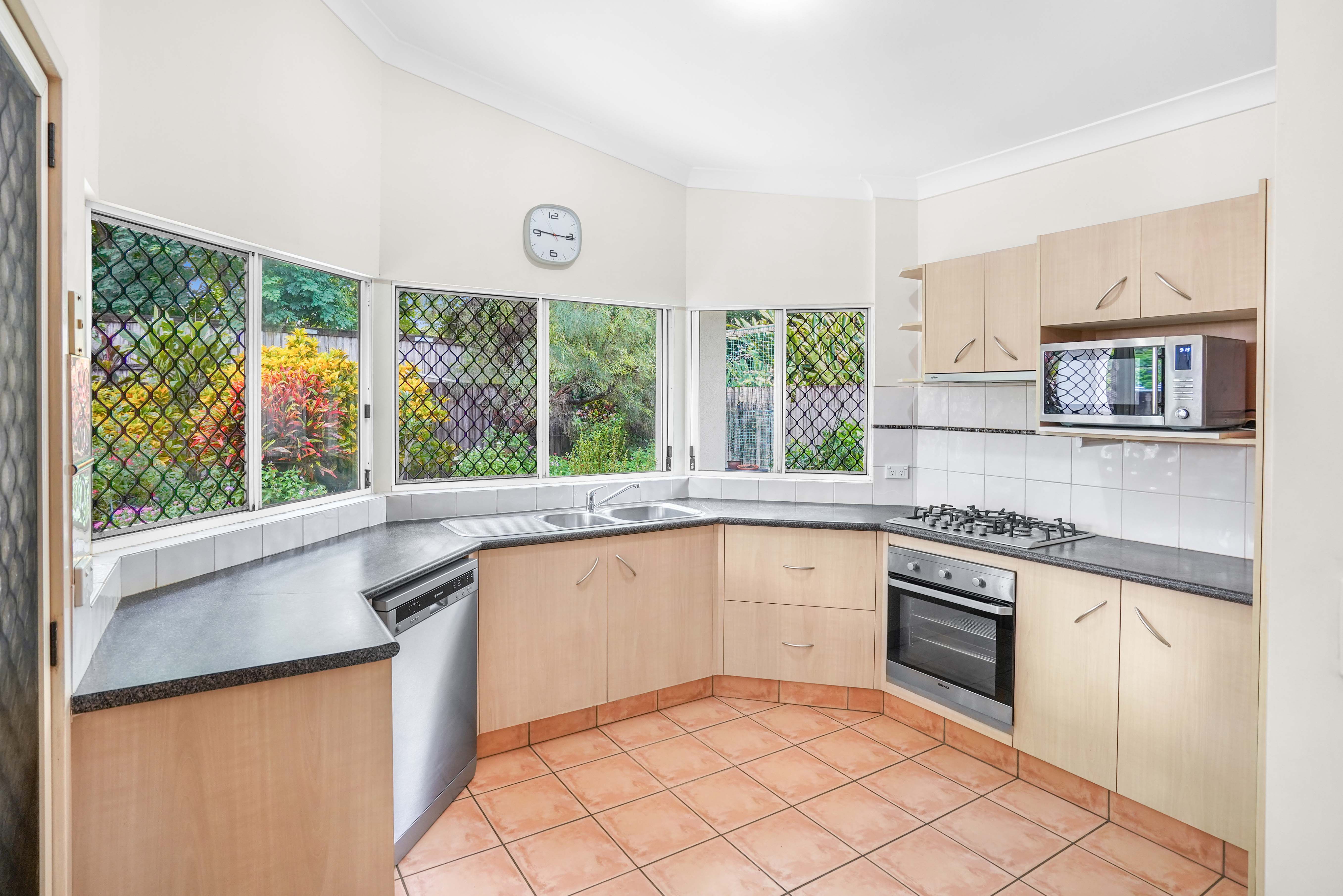35 Amazon Close, Mount Sheridan - Thumbnail 2