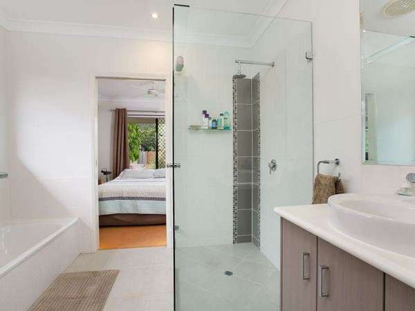 33 Woodrose Drive, Mount Sheridan - Thumbnail 5