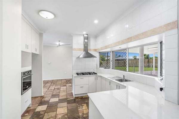 209 Robert Road, Bentley Park - Thumbnail 3