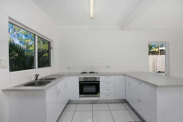 1/4 Atlantic Close, White Rock - Thumbnail 3