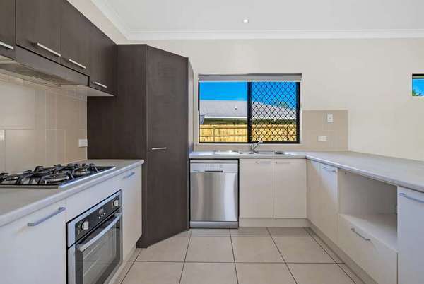 24 Baldwin Close, White Rock - Thumbnail 2