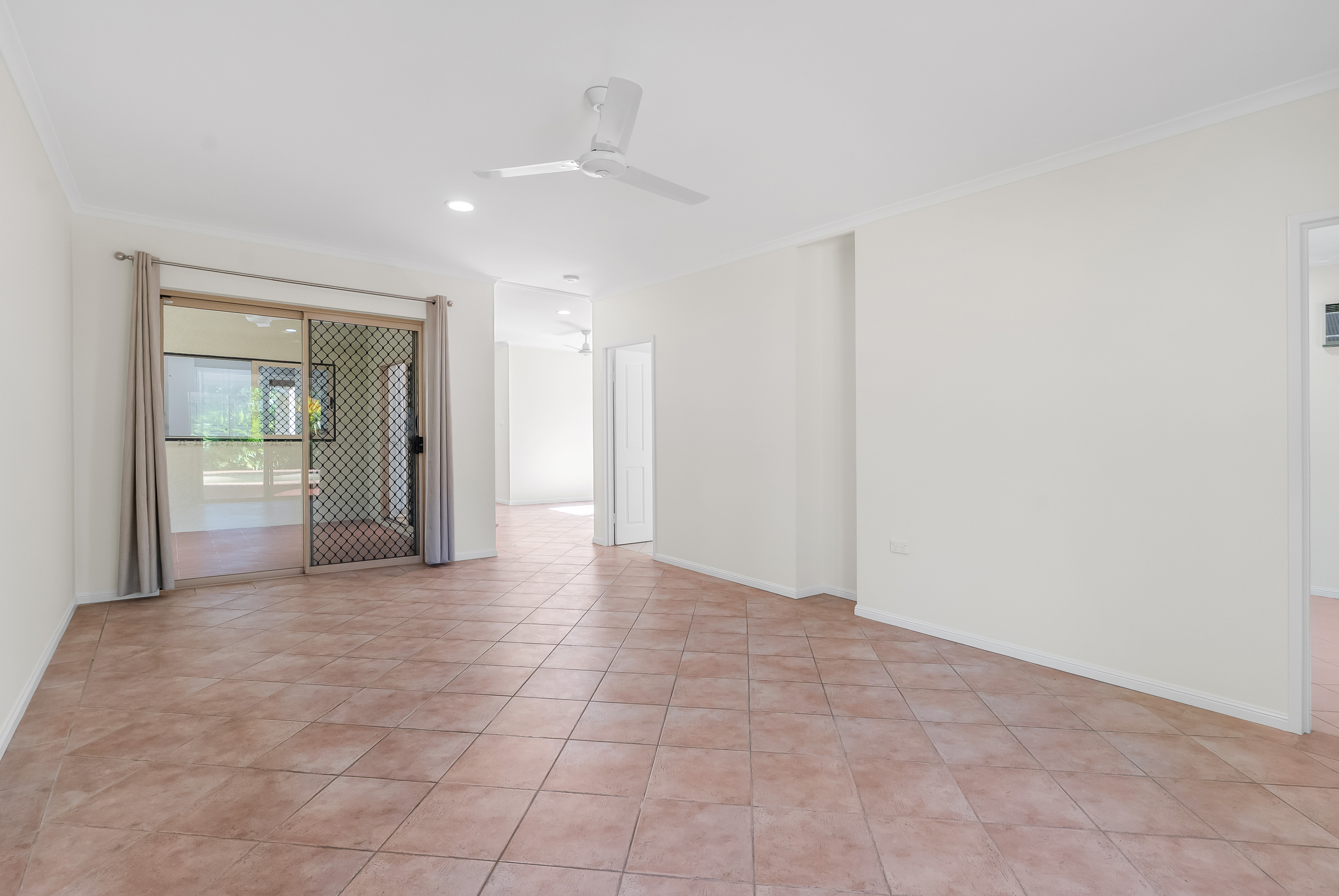 16 Foxtail Street, Mount Sheridan - Thumbnail 7