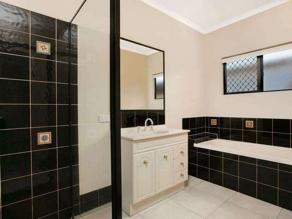 19 Oakblue Drive, Mount Sheridan - Thumbnail 8