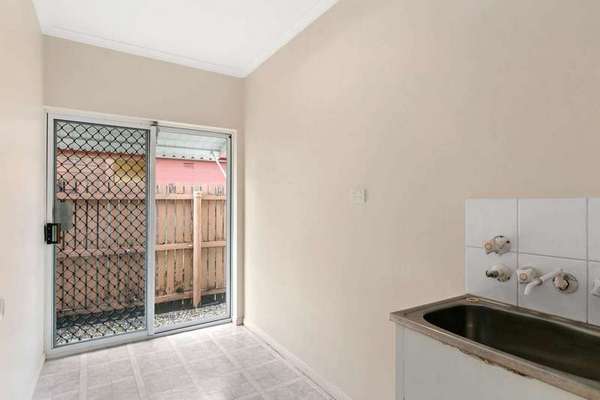 8 Bromley Close, Mount Sheridan - Thumbnail 5