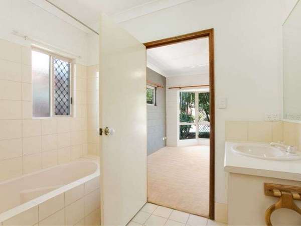 21 Small Leaf Close, Mount Sheridan - Thumbnail 7