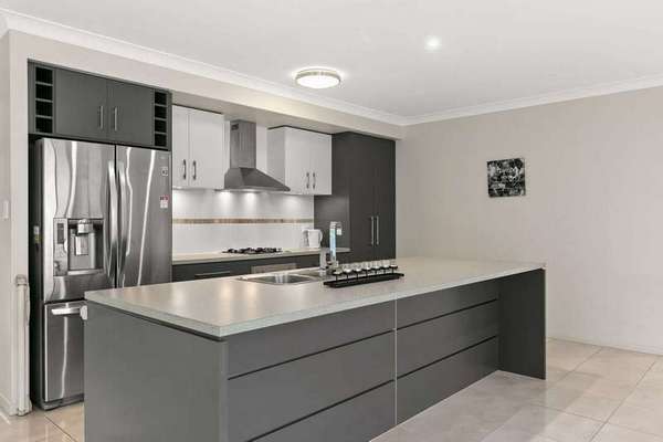 39 McEachan Street, Edmonton - Thumbnail 2