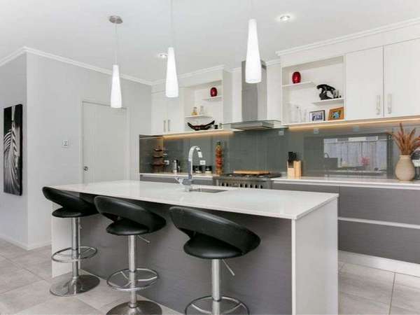 11 Greenvale Close, Smithfield - Thumbnail 2